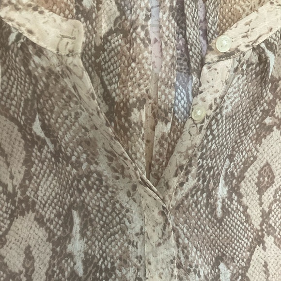 🛍️ 2/$20 🛍️ Banana Republic sheer snakeskin print blouse (XL) - Picture 3 of 7